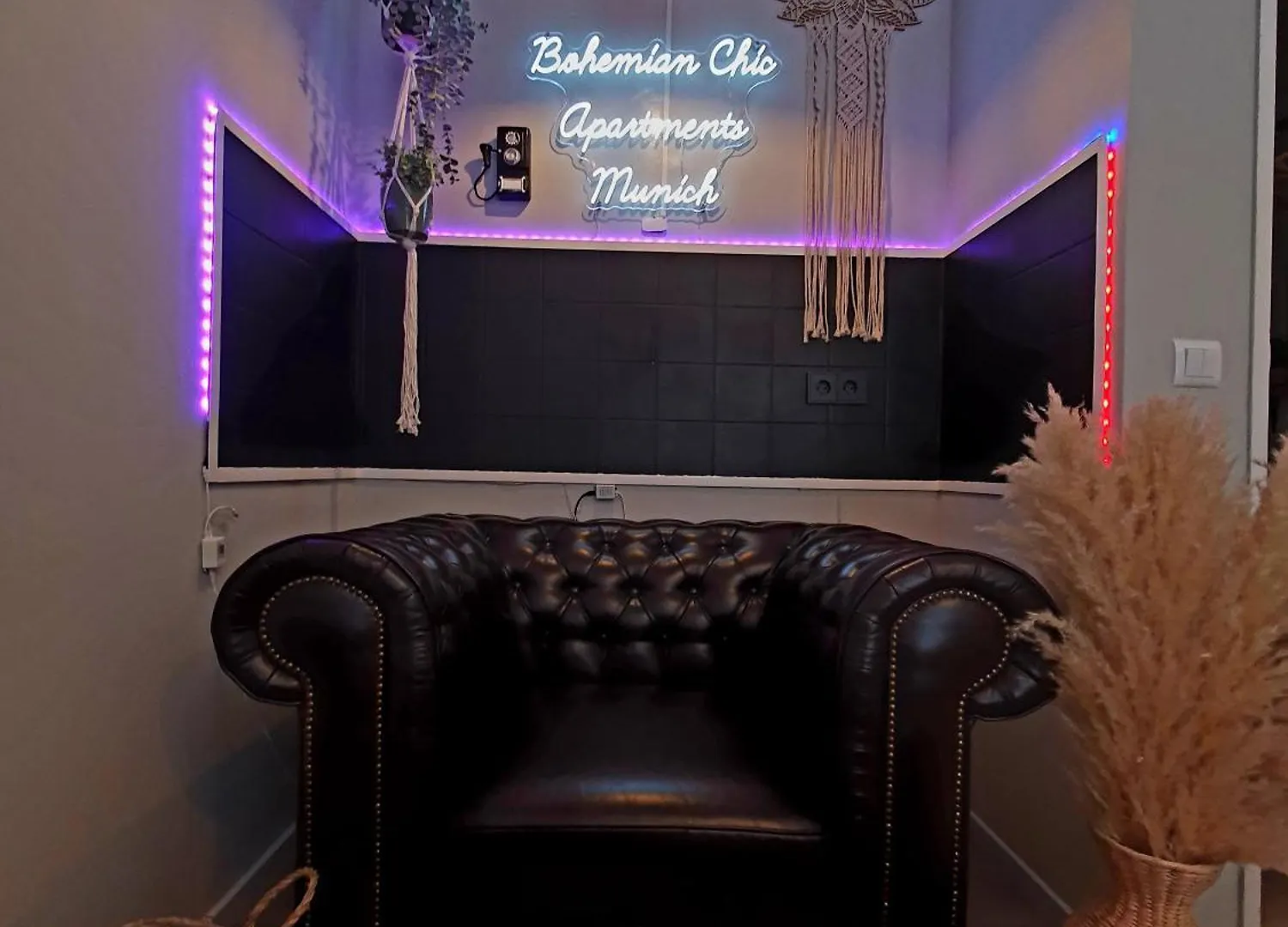 Bohemian Chic Selfie Suite - Munich Central Station